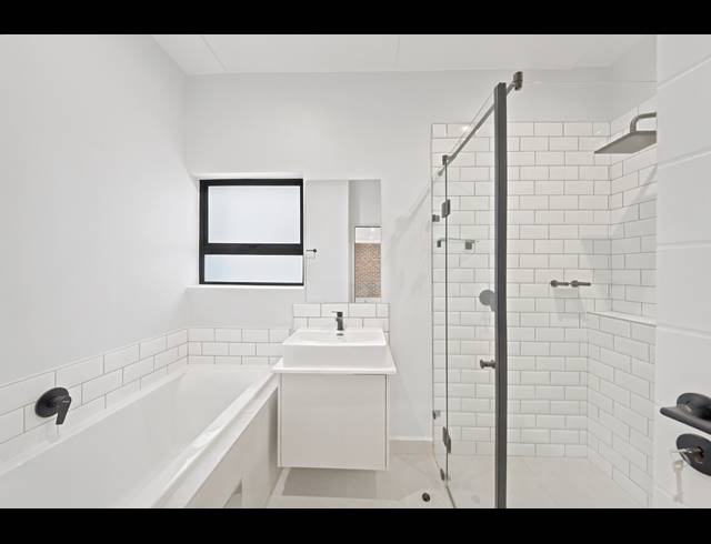 3 BEDROOM APARTMENT FOR SALE IN BRYANSTON